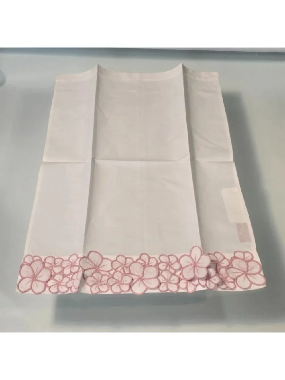 Haute Home Jane Leider Fingertip Guest Towel White Pink Hand Embroidery NEW